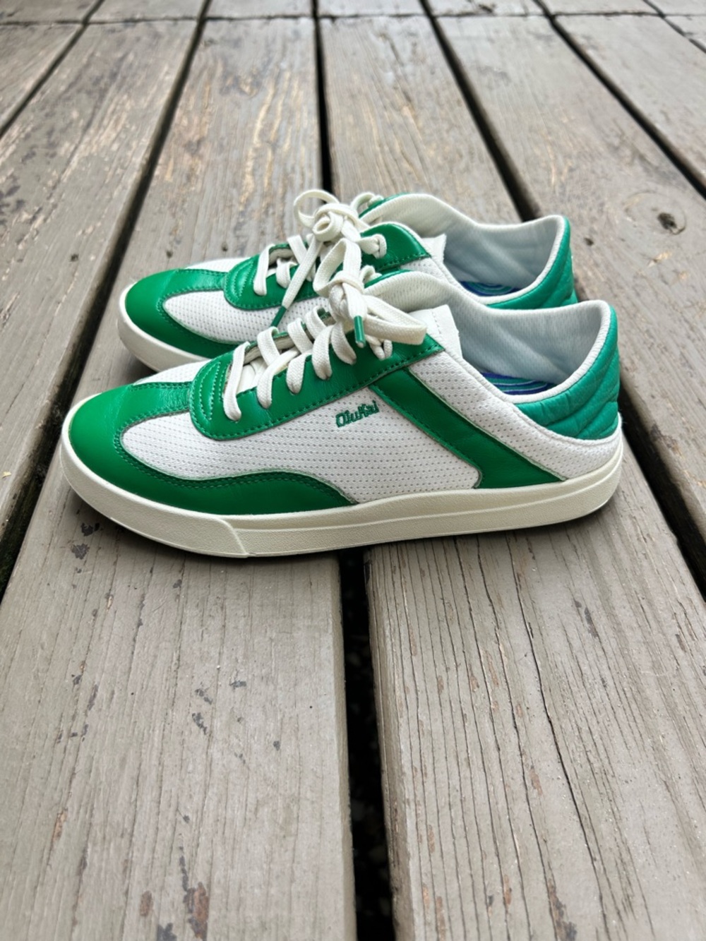 OluKai Kilea Sneaker Off White & Bamboo Green Retro Sneakers NWOT | Size US 6